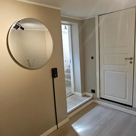 Moderne 2 Roms Leilighet Med Gratis Parkering Naer Sentrum 아파트 *