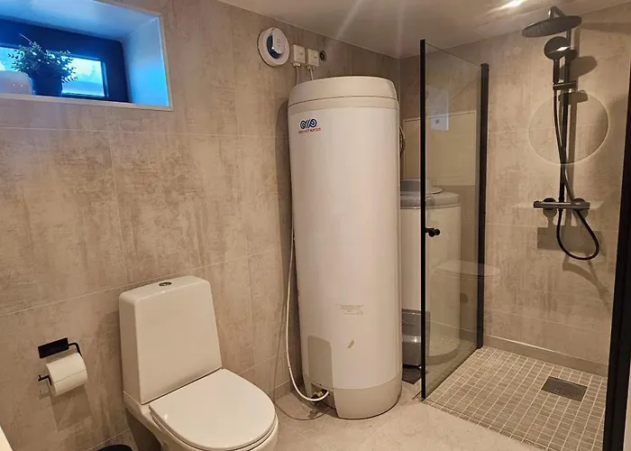 Moderne 2 Roms Leilighet Med Gratis Parkering Naer Sentrum 아파트 *
