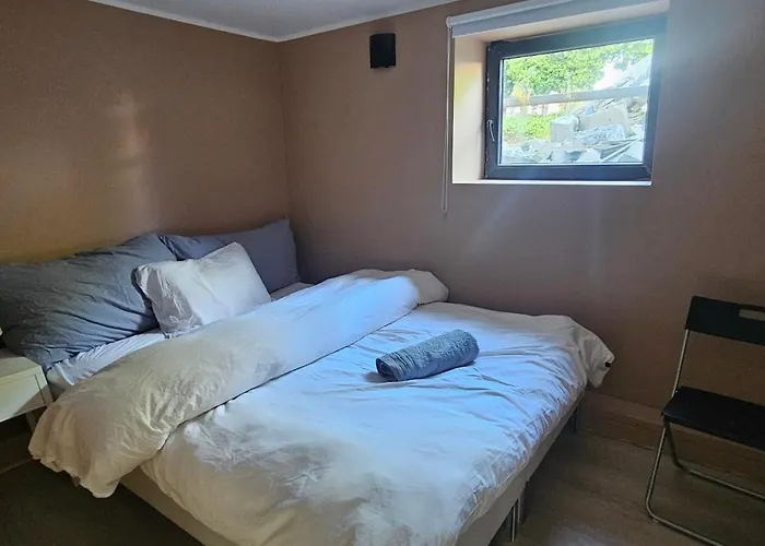 Moderne 2 Roms Leilighet Med Gratis Parkering Naer Sentrum 아파트